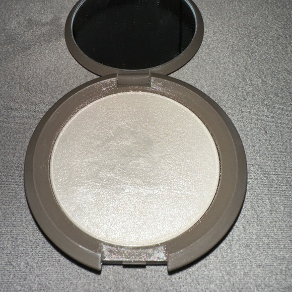 Becca Shimmering Skin Perfecter in Pearl - Picture 3 of 4